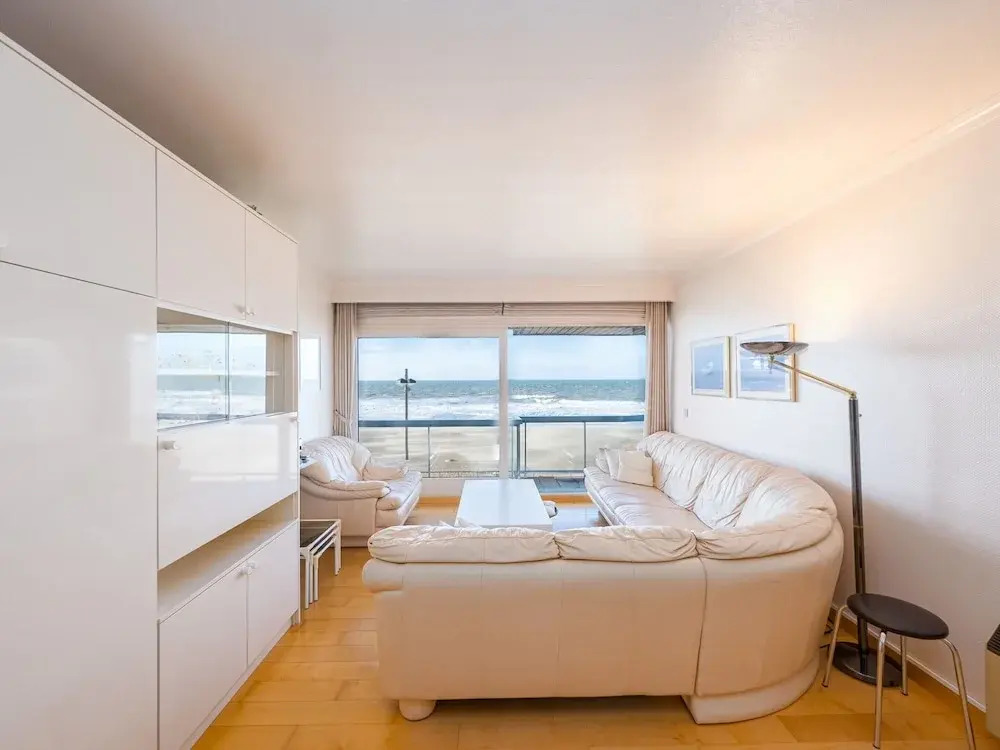 Studio with sea view and parking space