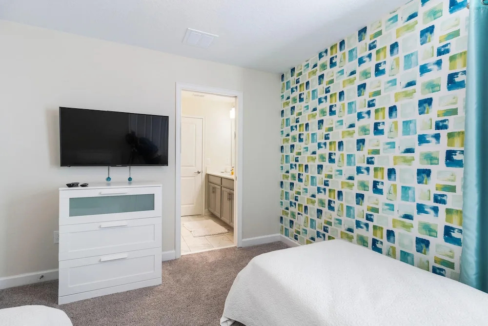 2957 FS - Luxury Oasis: 6BR Villa Pool Game