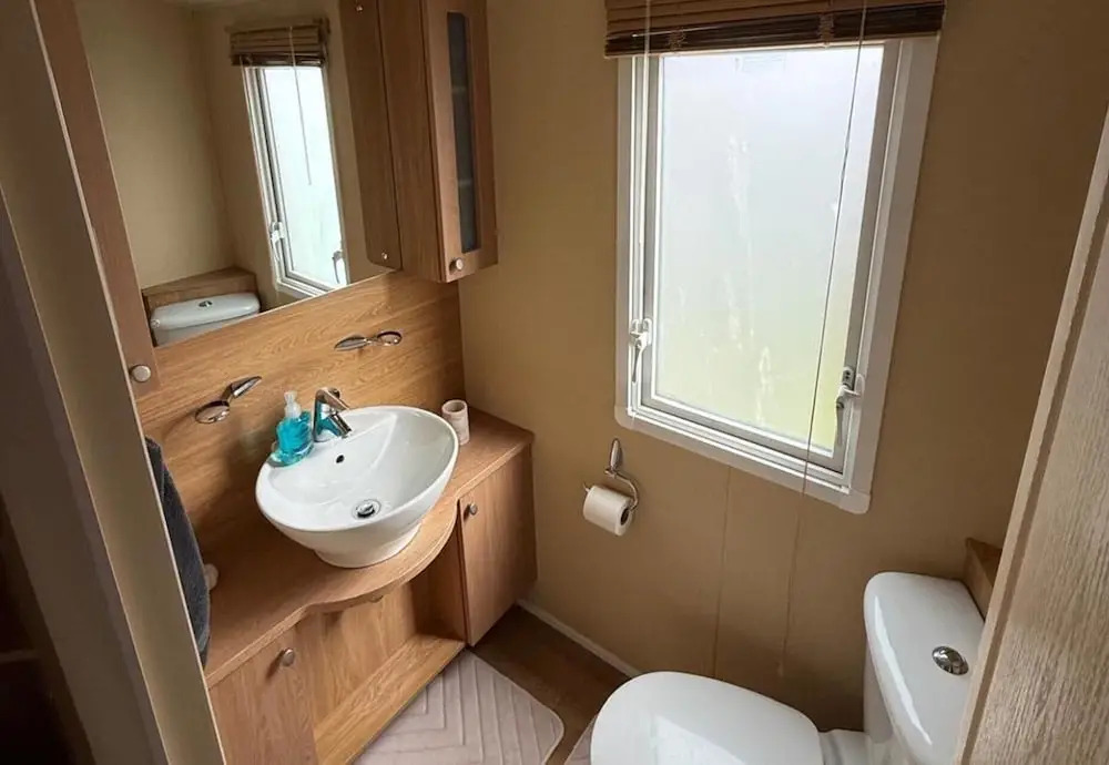 Cabin Caravan Sleeps 6 With Parking