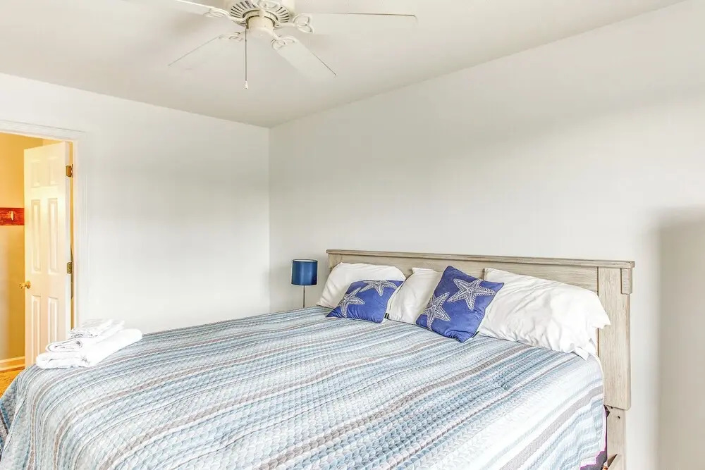 Myrtle Beach Waterfront Condo: 5 Mi to Boardwalk!
