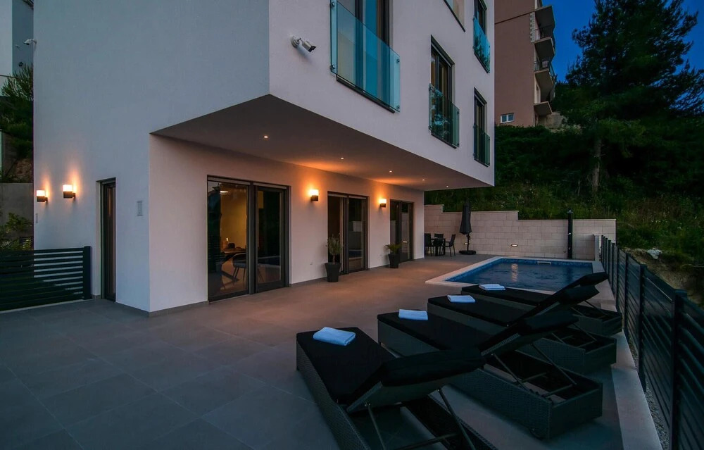 Amazing Home in Podstrana With 5 Bedrooms, Wifi and Outdoor Swimming Pool