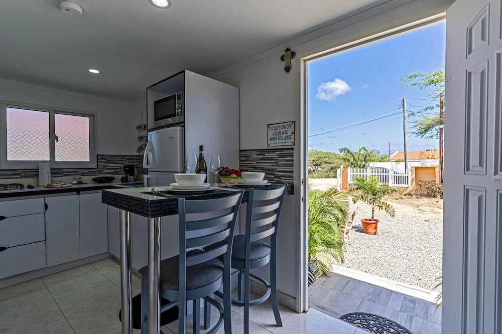 Love and Peace Vacation Rental Aruba