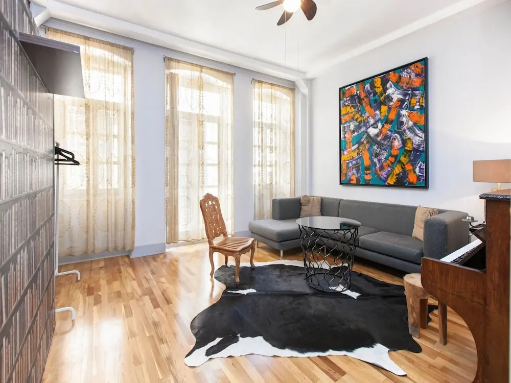 Chiconomy Suites