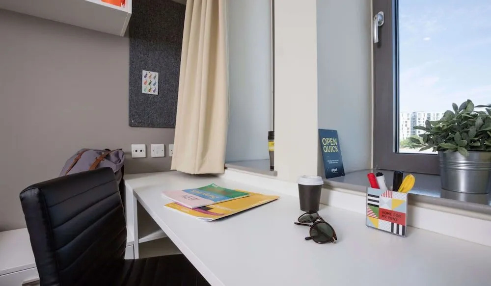 Vibrant Rooms for STUDENTS Only - LONDON