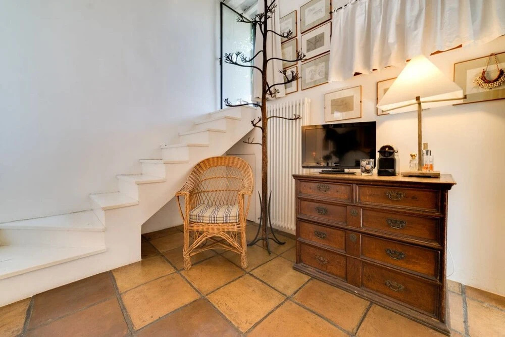 Luxury Art Apt With Terrace in Trastevere, Serviced by Hostmaker