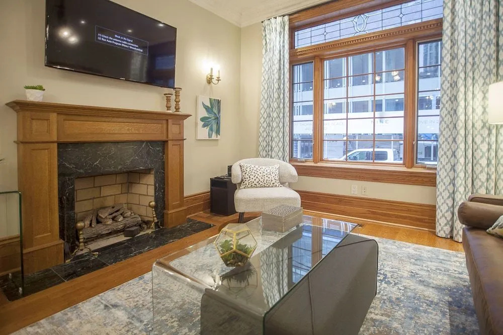 Spacious 1BR - King Bed and Terrace