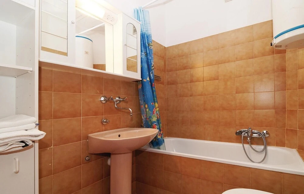 Awesome Home in Pag With Wifi and 2 Bedrooms