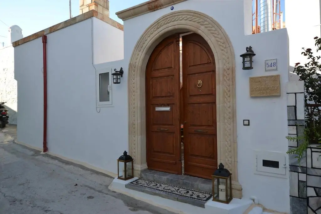 Villa Patitiri Traditional House with hot tub
