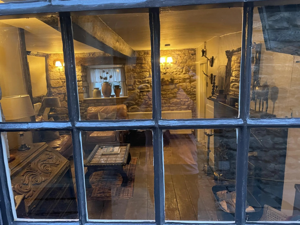 Cotswold Cottage in Winchcombe Near Broadway