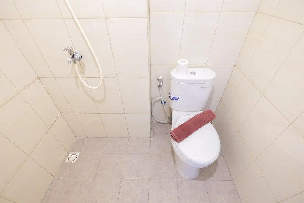 Comfy Connected to Mall at Bassura City Apartment
