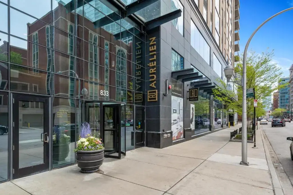 Cloud9 - River North at Aurelien