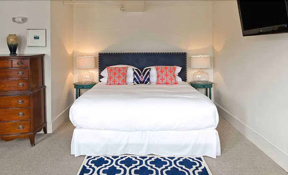 The Lindsey Hotel