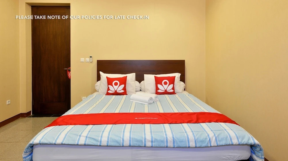 ZEN Rooms Terogong Near Pondok Indah