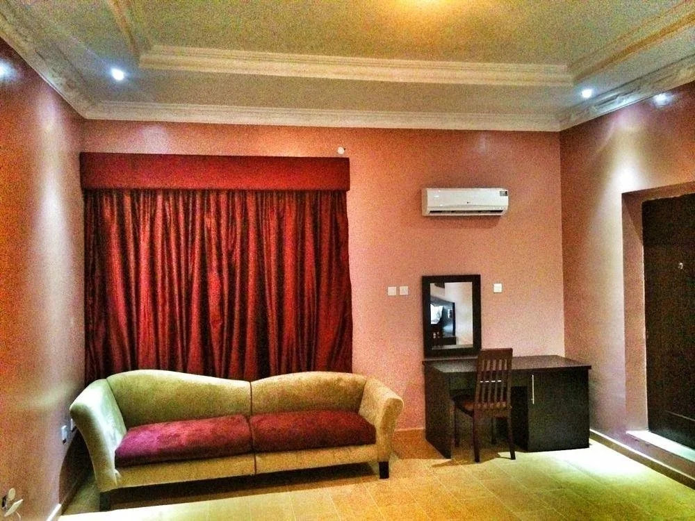 The 09 Club House Lounge And Suites
