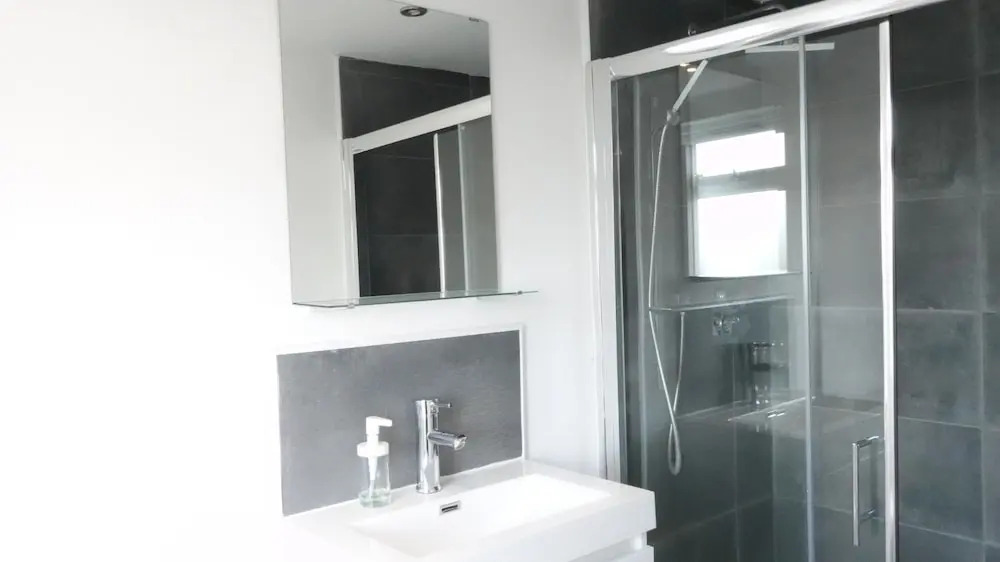 Private Bathroom Rooms- Near Heathrow - Near Shops