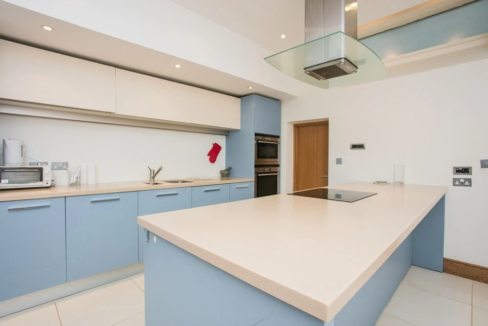 3 Bedroom House in Holland Park