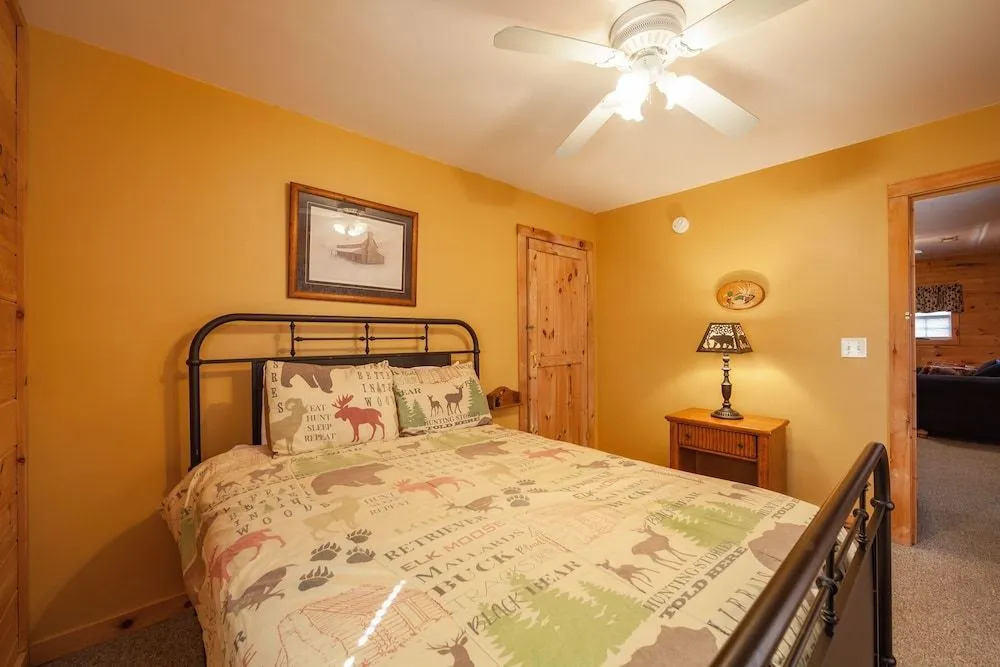 Sleepin' Inn 2 Bedroom Cabin by RedAwning
