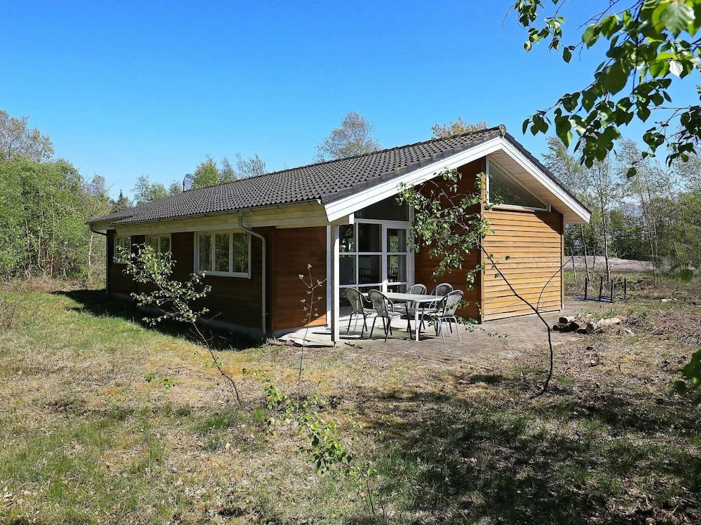 Serene Holiday Home in Saeby With Whirlpool