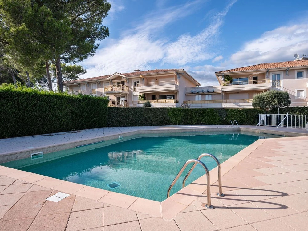 Modern Holiday Home in Saint-raphaël With Private Pool