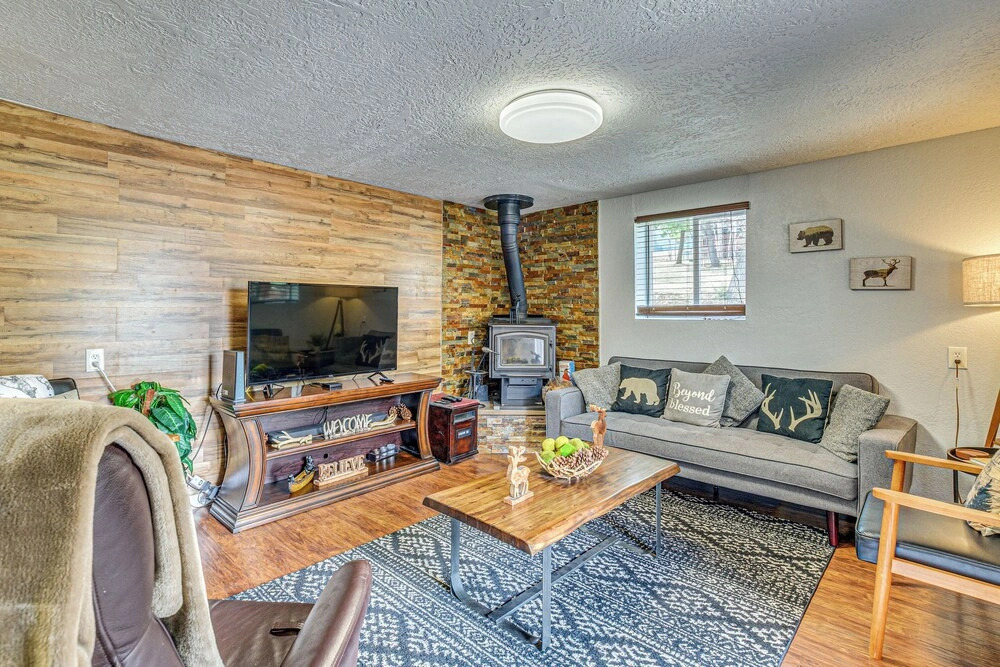 < 1 Mi to Grindstone Lake! All-season Family Haven