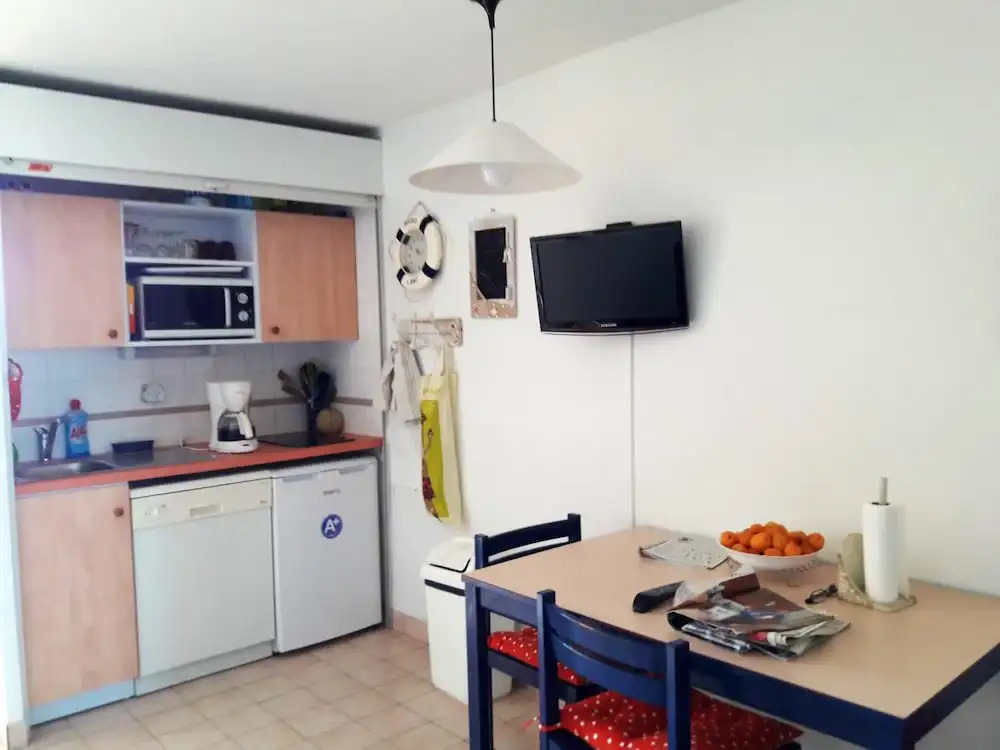 Studio In Sete With Wonderful Sea View Shared Pool Enclosed Garden 200 M From The Beach