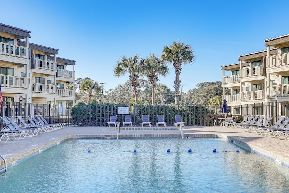 Steps to Sand! Pool-view Retreat in Myrtle Beach
