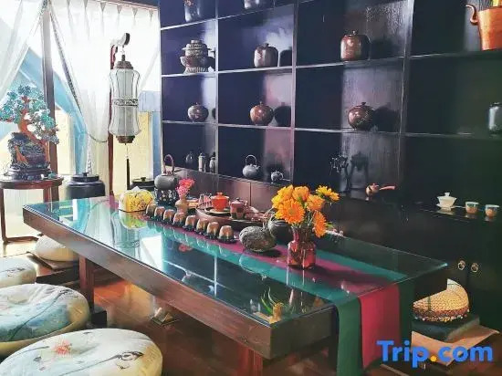 Yiyinju Holiday Hotel