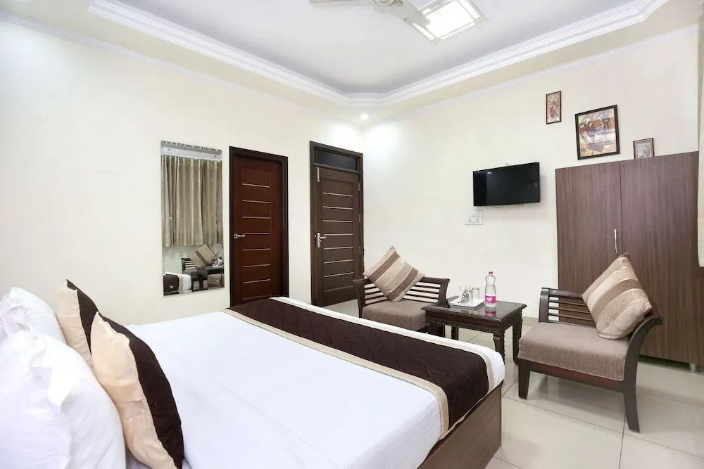 OYO 10832 Hotel JB 2