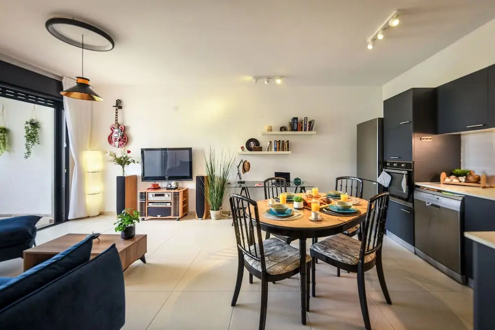Cozy Nest Apartment with balcony