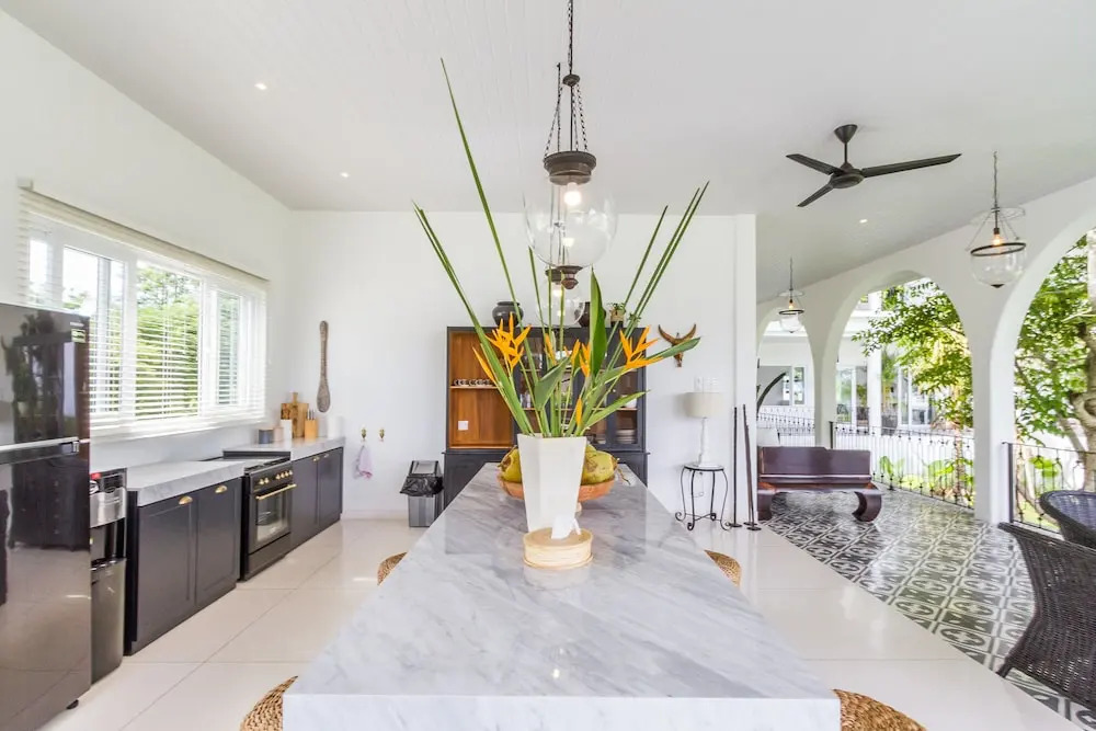 Villa Kusuma - Luxury Sea View 5 Bedroom Villa Close to Savaya