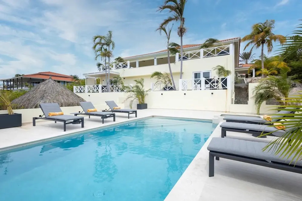 Villa Azure Vista 6BR Luxury Stay w 2 Pools