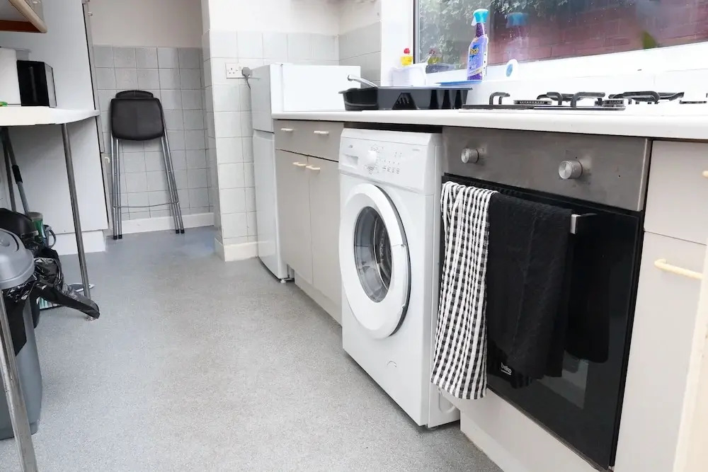 2 Bedroom House - Sleeps 4 - Free Parking, Wifi