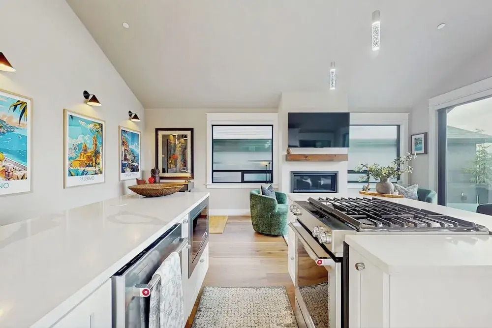1 BR Home w/ Gas Fireplace & Puget Sound Views
