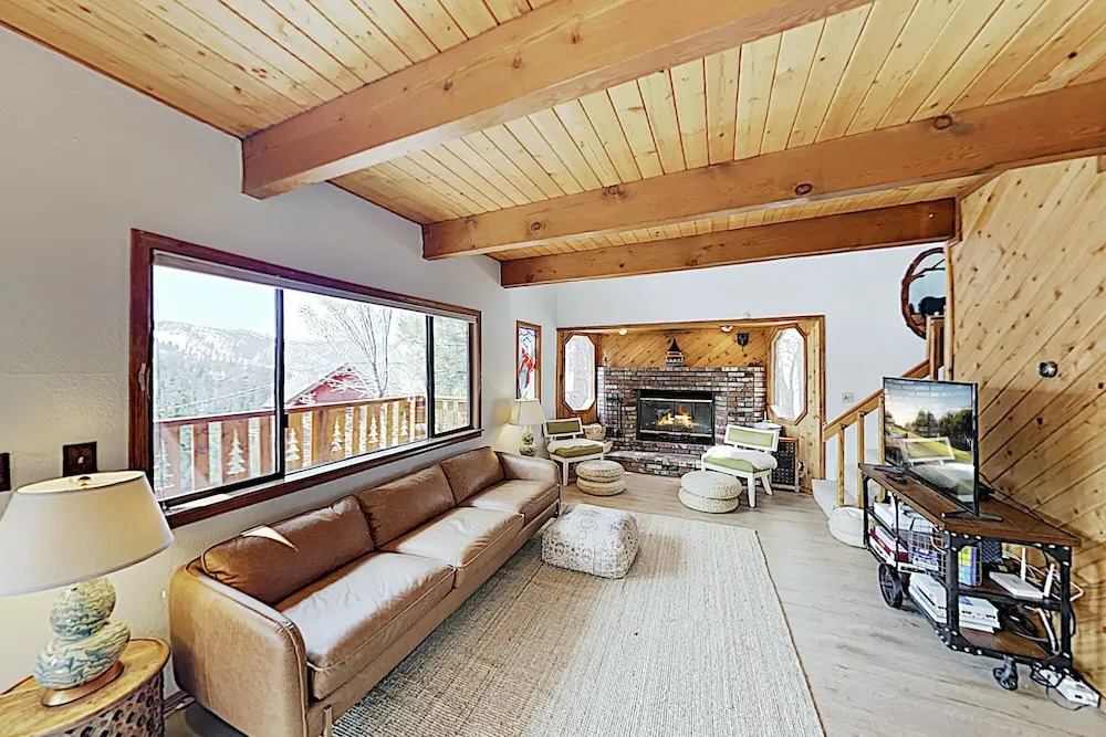 New Listing! Mountain-view Near The Slopes 2 Bedroom Home