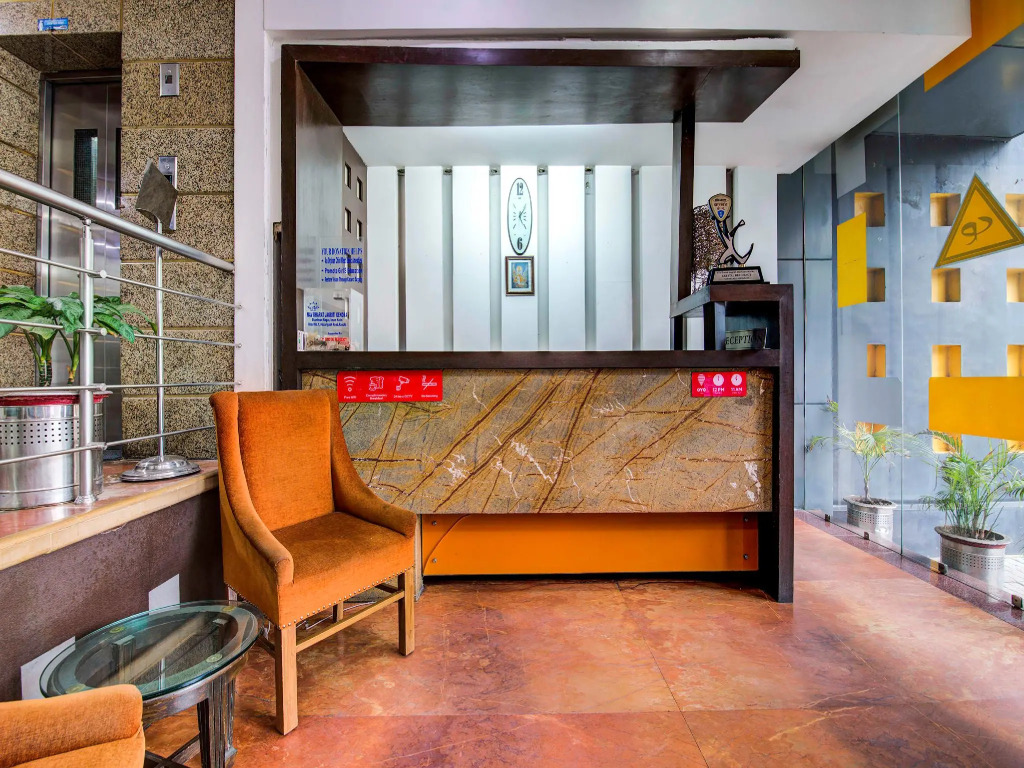 OYO 3512 Hotel Crystal Residency
