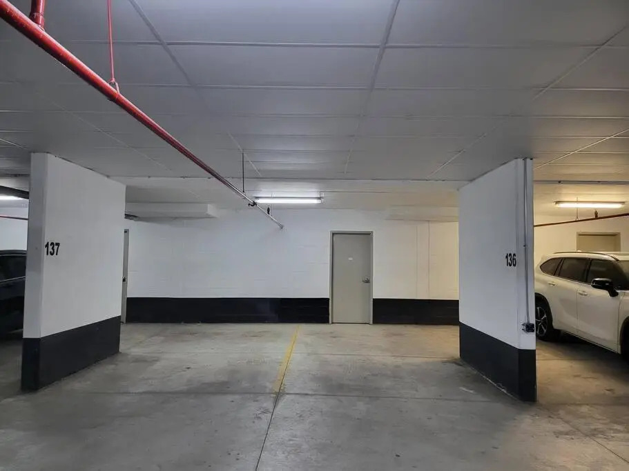 Elegant 2000 Sq ft 3BR urban Town House 2 Parking