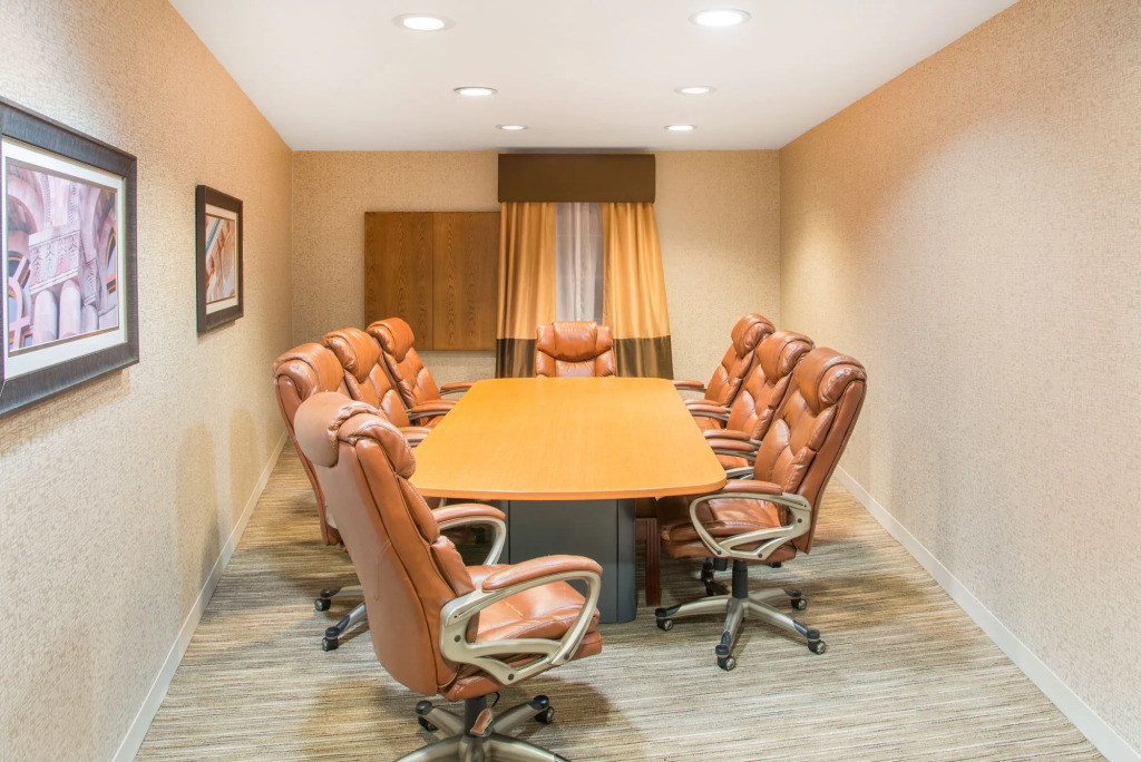 Holiday Inn Express Hotel & Suites Brattleboro by IHG