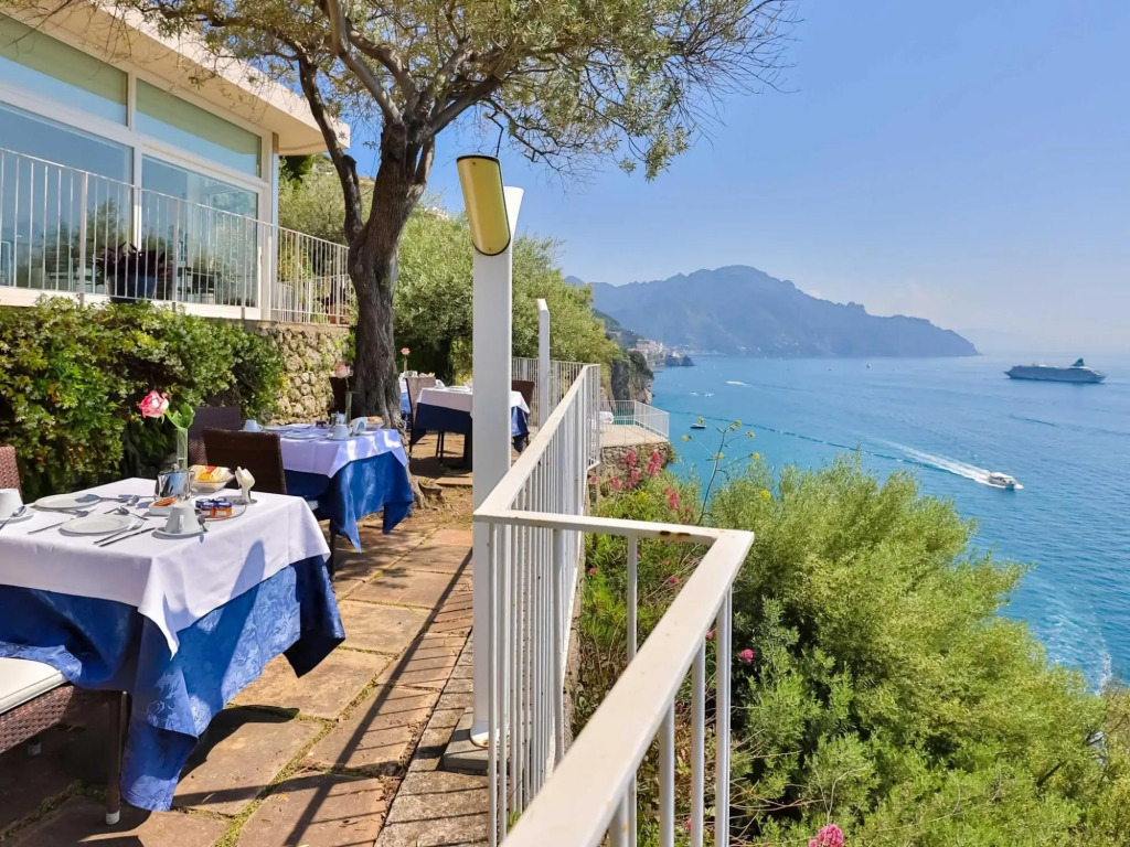 Luxury room with sea view in Amalfi ID 3938