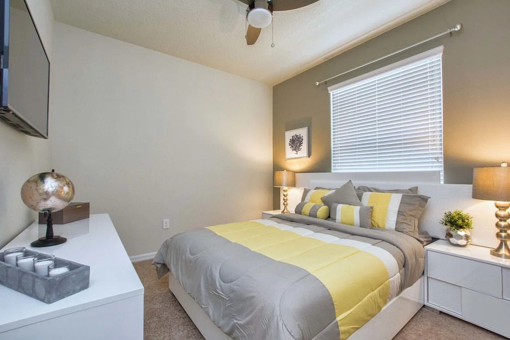 Windsor 5 Bed Townhouse w Splashpool - 3808WW