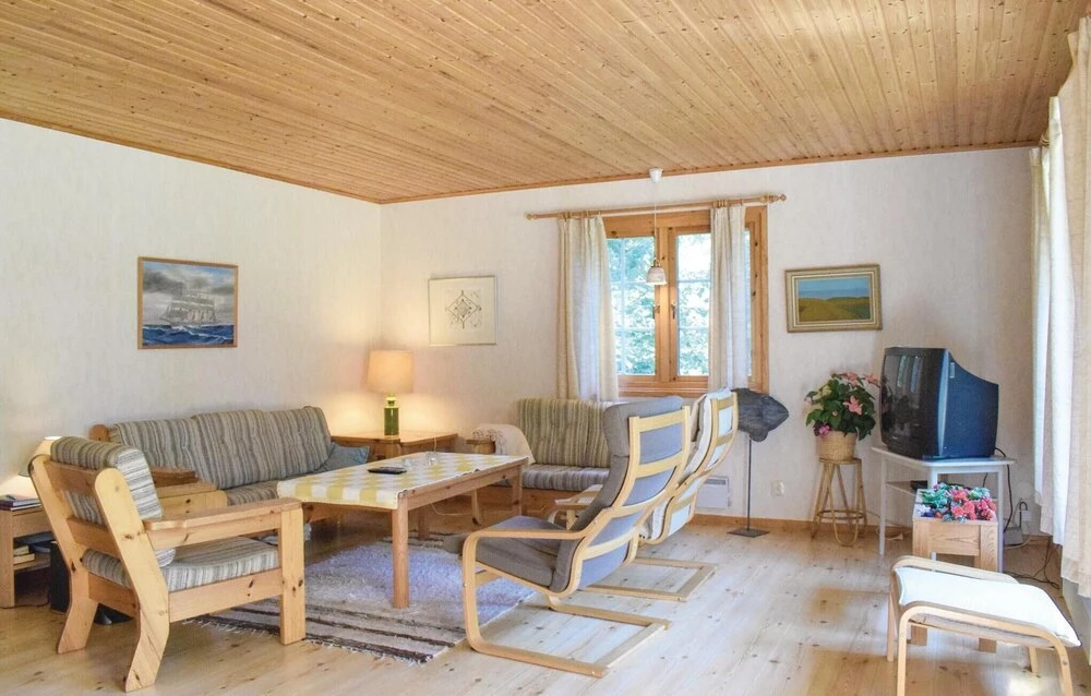 Gorgeous Home In Löderup With Wifi