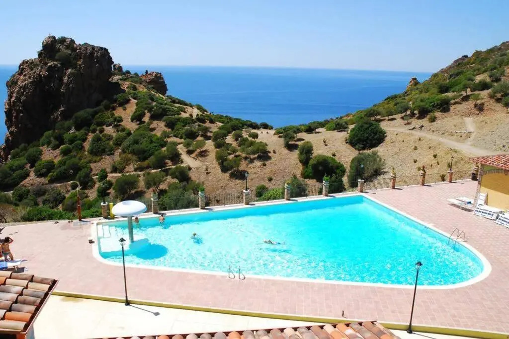 TINY HOUSE (con piscina e wi-fi)