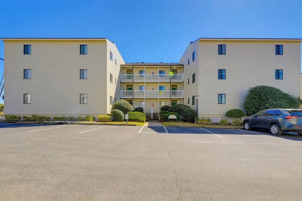 Emerald Isle Vacation Rental w/ Resort Pool!