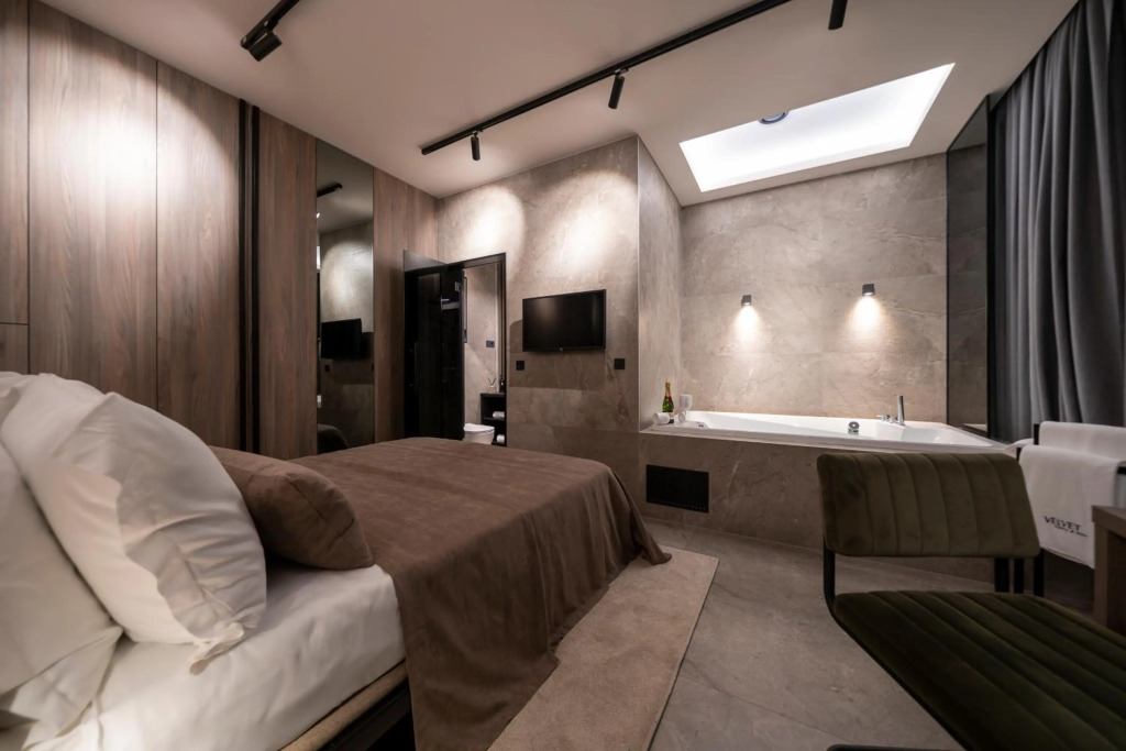 VELVET rooms & more