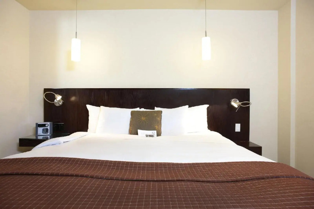 The Shaw Club Hotel