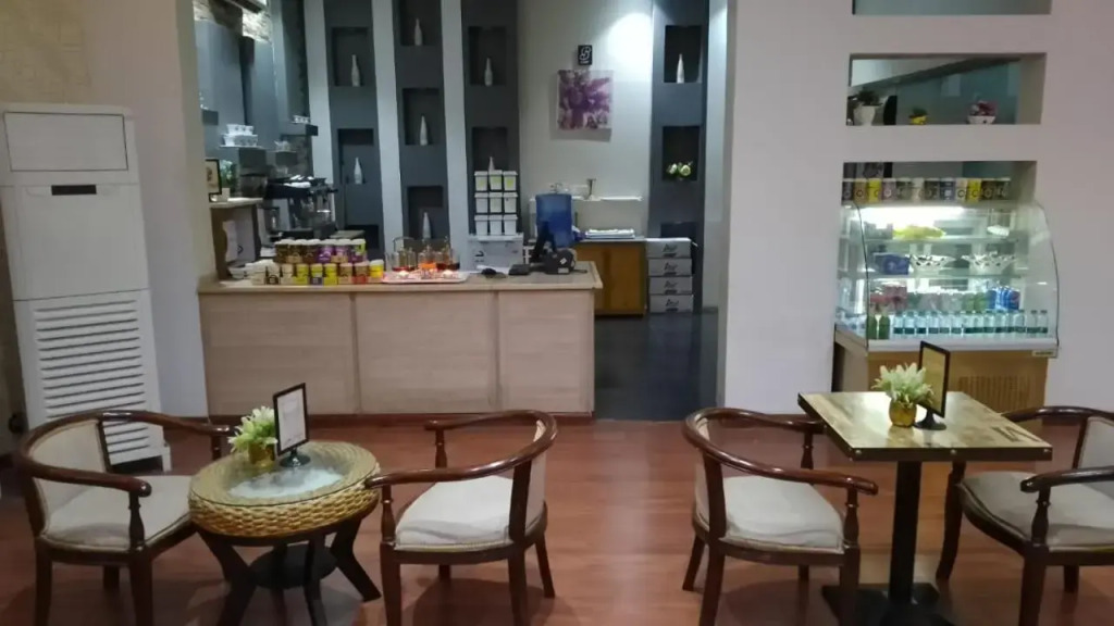 Desert Rose Hotel