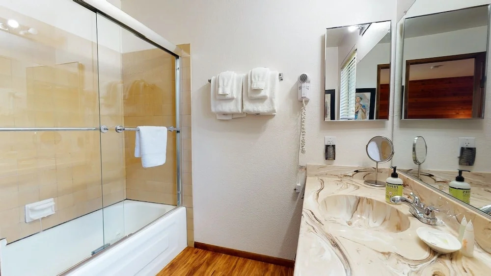 Snowflower 20 Pet-Friendly, Spacious Corner Unit With Great Complex Amenities by RedAwning