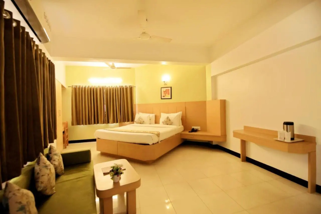 Ashish Palace - A City Centre Hotel