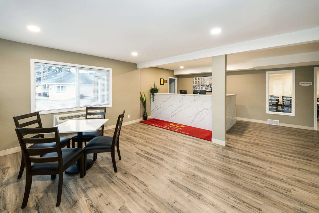 Econo Lodge Inn & Suites Pincher Creek