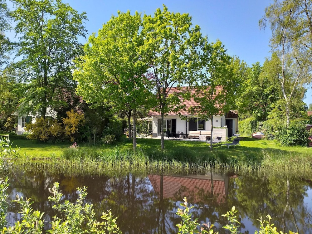 Spacious Home with Garden near Langweerder Wielen