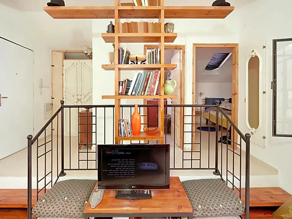 Neve Tzedek European Style w/ Balcony by Sea N' Rent